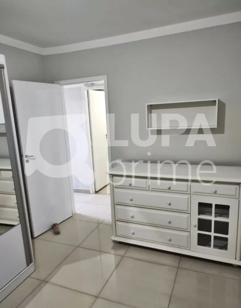 Apartamento à venda com 2 quartos, 70m² - Foto 3