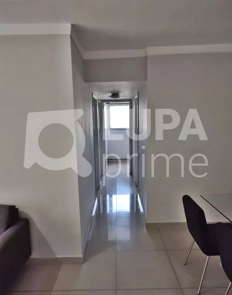 Apartamento à venda com 2 quartos, 70m² - Foto 2