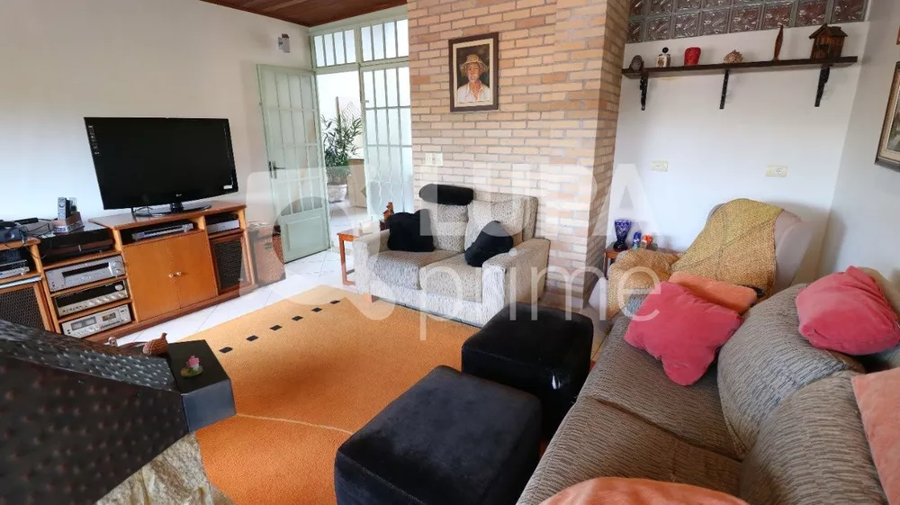 Casa à venda com 4 quartos, 457m² - Foto 1