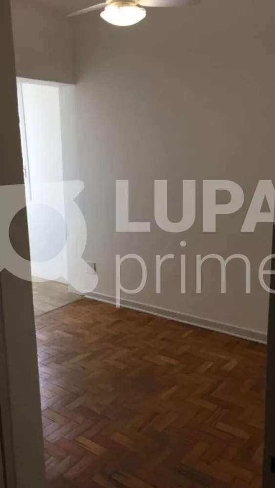 Casa à venda com 3 quartos, 200m² - Foto 1