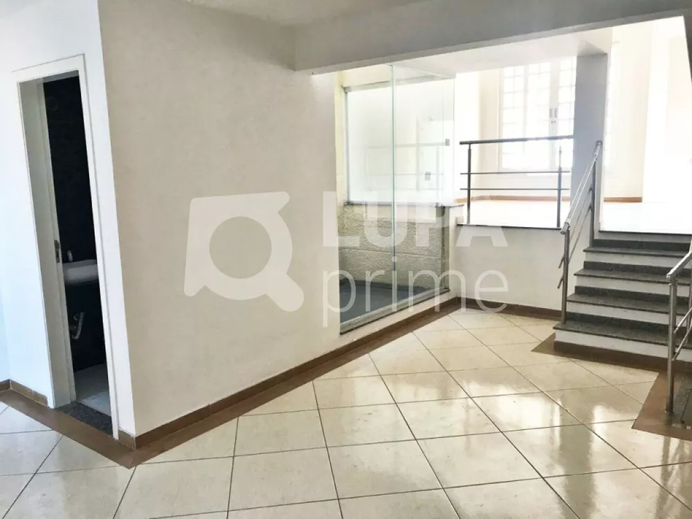 Casa à venda com 3 quartos, 250m² - Foto 2