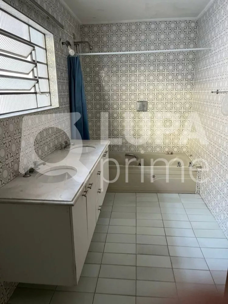 Casa para alugar com 3 quartos, 250m² - Foto 4