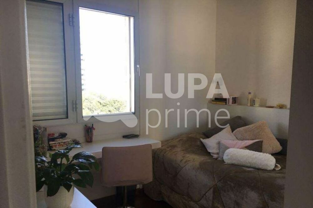 Apartamento à venda com 3 quartos, 140m² - Foto 1