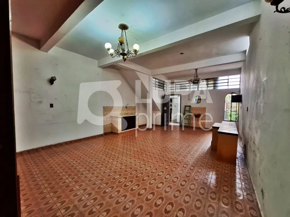 Casa, 3 quartos, 194 m² - Foto 2
