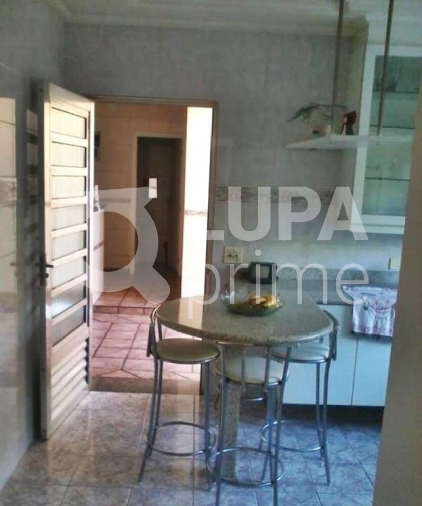 Casa, 3 quartos, 230 m² - Foto 4