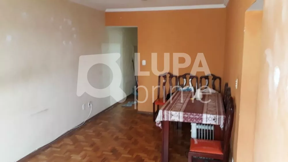 Apartamento à venda com 2 quartos, 70m² - Foto 2