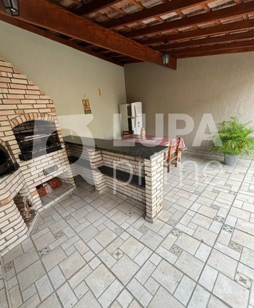 Casa, 4 quartos, 235 m² - Foto 1