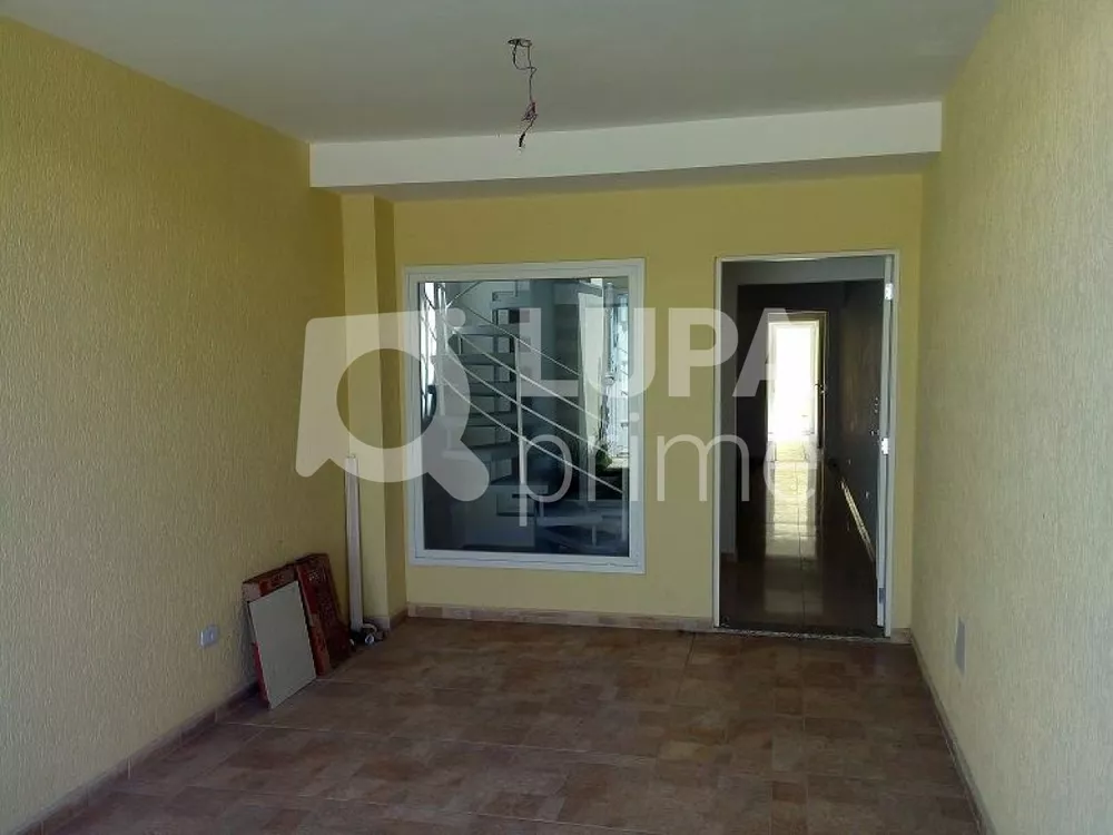 Casa à venda com 3 quartos, 240m² - Foto 2