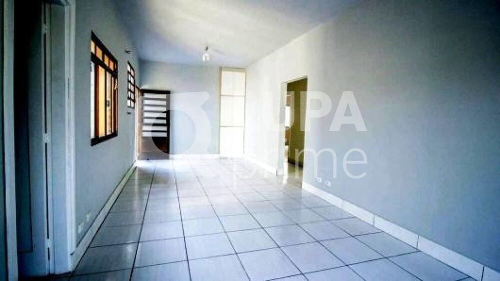Casa para alugar com 3 quartos, 430m² - Foto 1