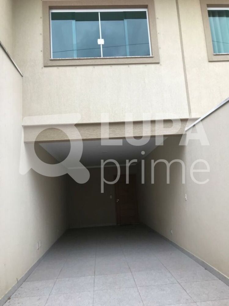 Casa à venda com 2 quartos, 93m² - Foto 1