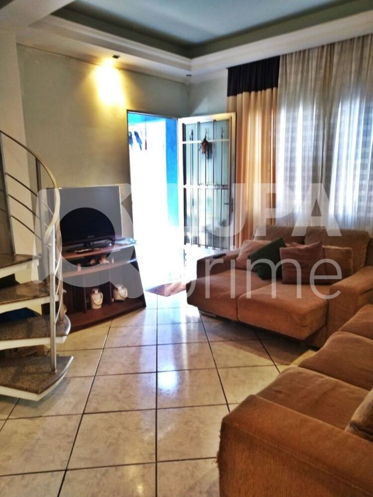 Casa à venda com 5 quartos, 108m² - Foto 1