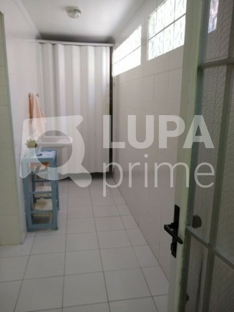 Casa à venda com 2 quartos, 200m² - Foto 11