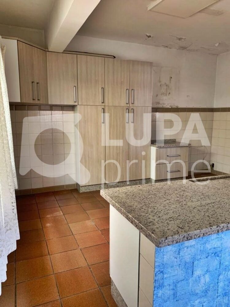 Casa à venda com 2 quartos, 227m² - Foto 2