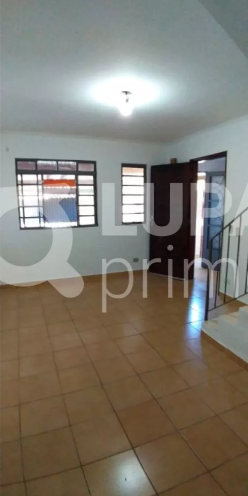 Casa à venda com 3 quartos, 100m² - Foto 4