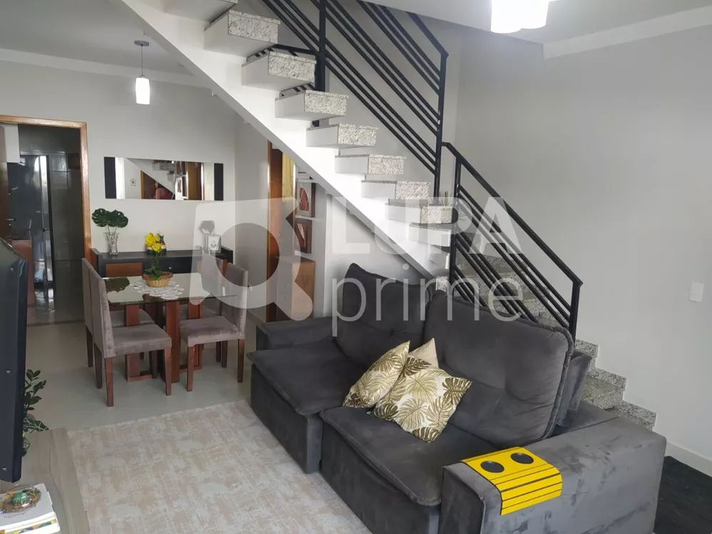 Casa à venda com 3 quartos, 101m² - Foto 2