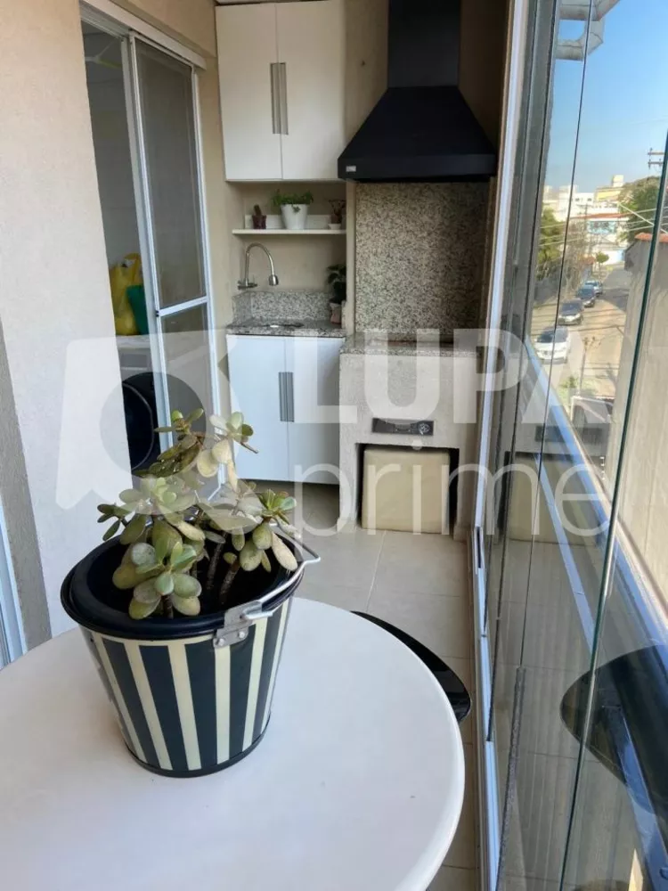 Apartamento à venda com 2 quartos, 60m² - Foto 2