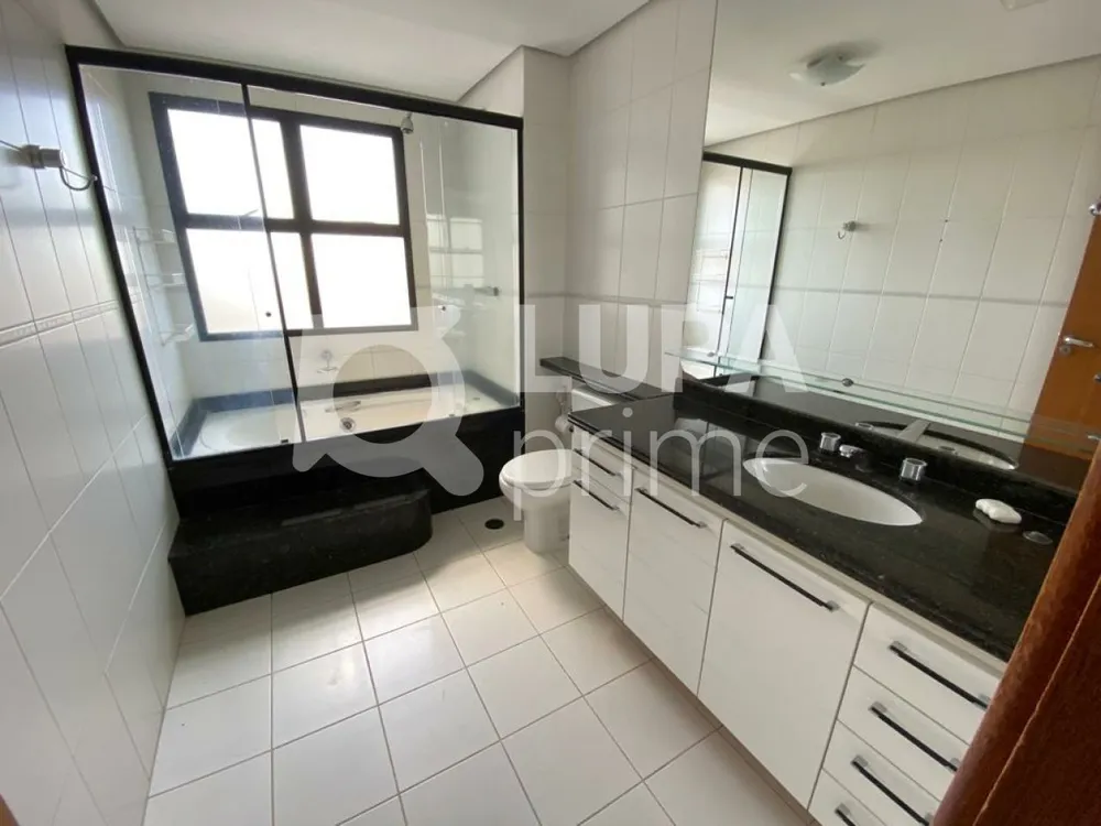 Apartamento, 3 quartos, 245 m² - Foto 1