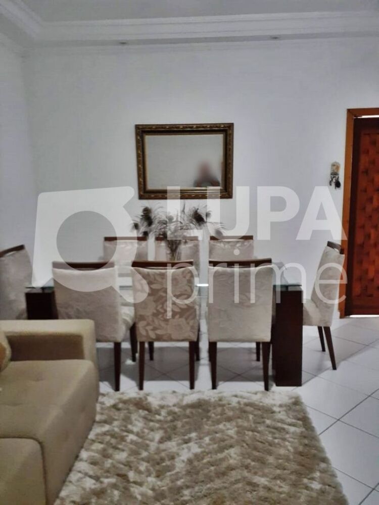 Casa, 7 quartos, 200 m² - Foto 2