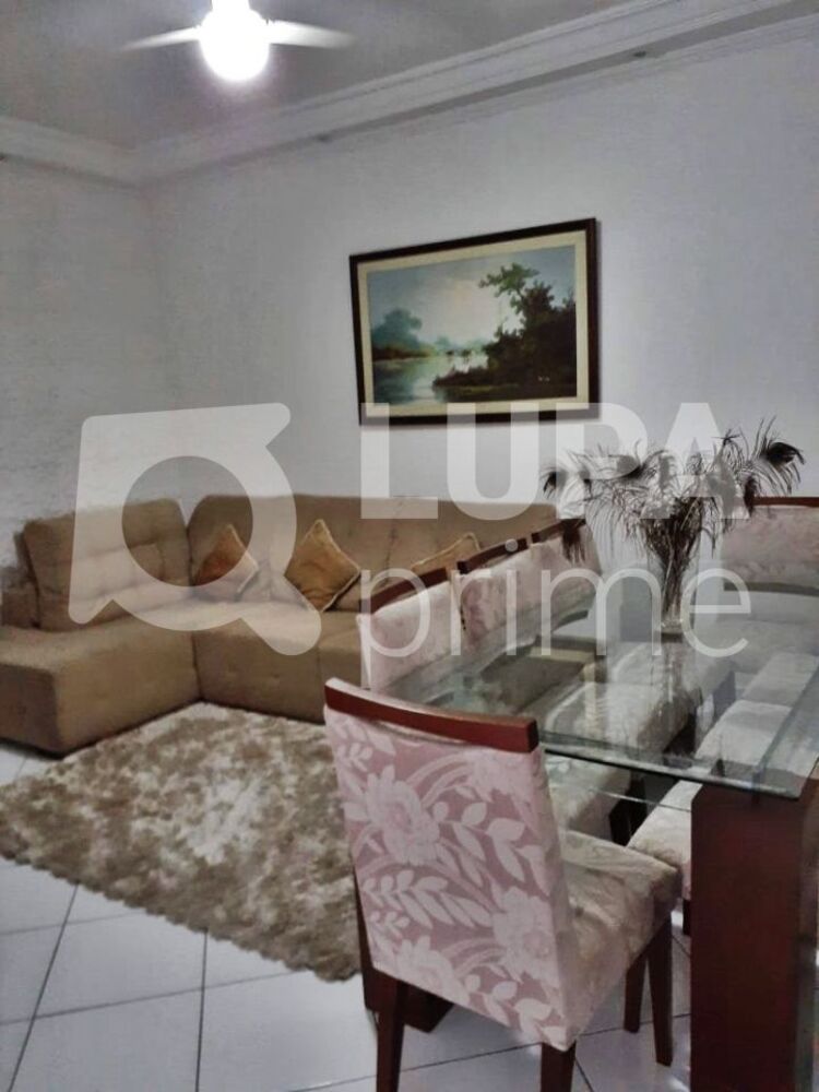 Casa, 7 quartos, 200 m² - Foto 1