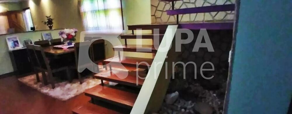 Casa à venda com 3 quartos, 206m² - Foto 2
