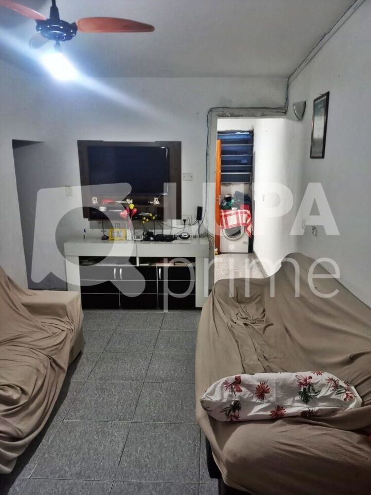 Casa à venda com 8 quartos, 224m² - Foto 1