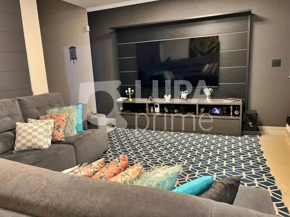 Casa à venda com 3 quartos, 153m² - Foto 1