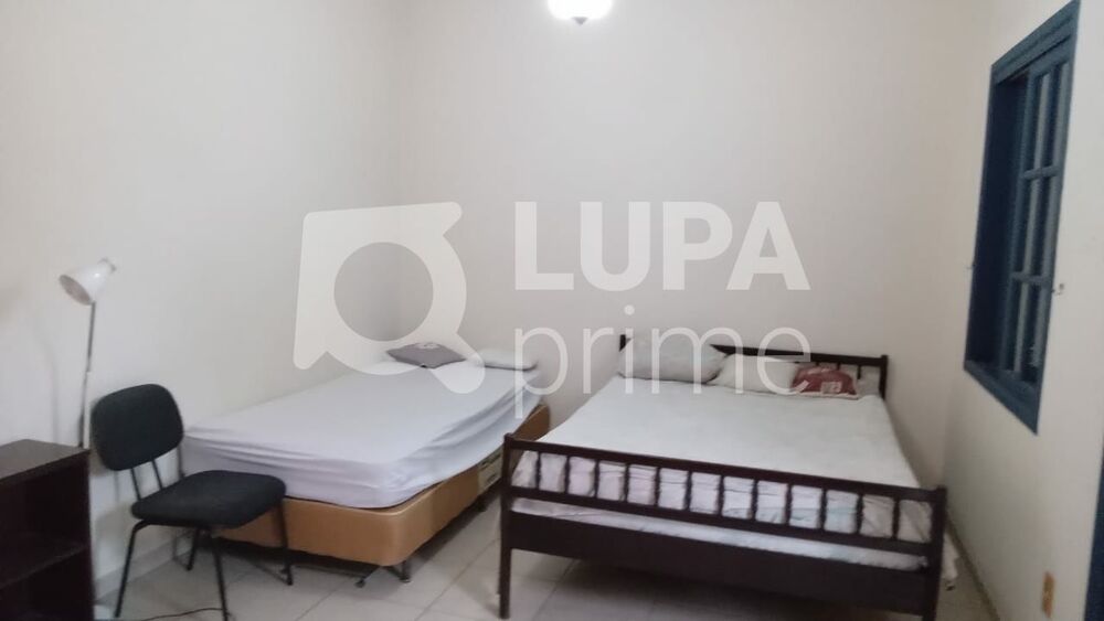 Casa para alugar com 3 quartos, 220m² - Foto 10