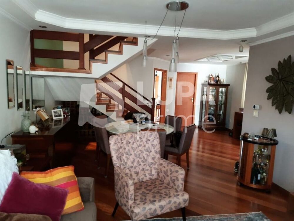Casa à venda com 3 quartos, 190m² - Foto 1