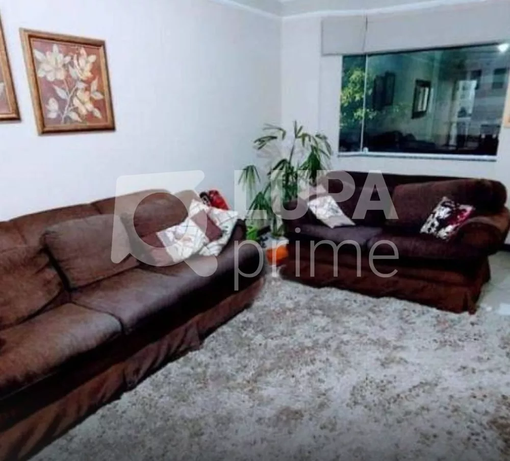 Casa à venda com 3 quartos, 196m² - Foto 2