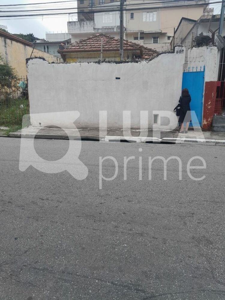 Terreno à venda com 2 quartos, 240m² - Foto 2