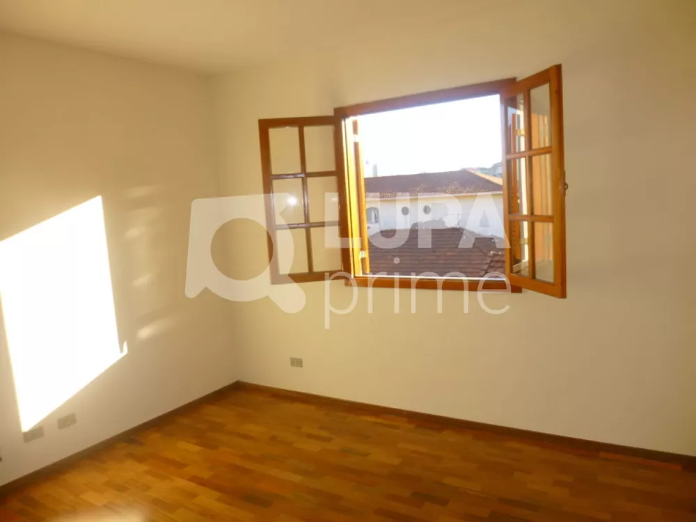 Casa à venda com 3 quartos, 100m² - Foto 1