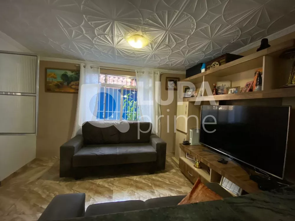 Casa à venda com 3 quartos, 70m² - Foto 2