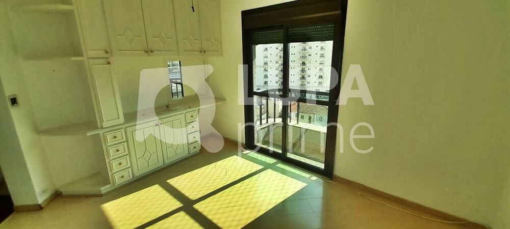Apartamento à venda com 3 quartos, 150m² - Foto 1