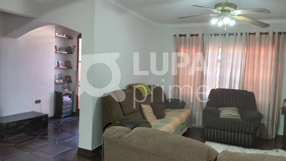 Casa à venda com 3 quartos, 200m² - Foto 4