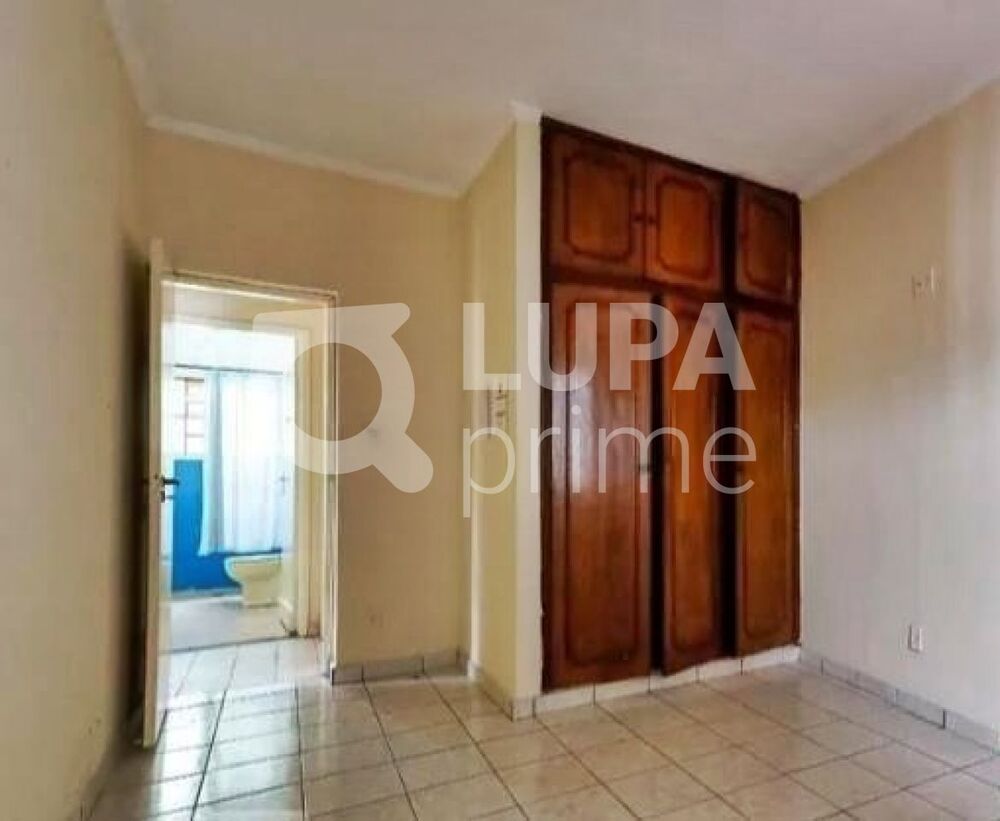 Casa à venda com 3 quartos, 295m² - Foto 2