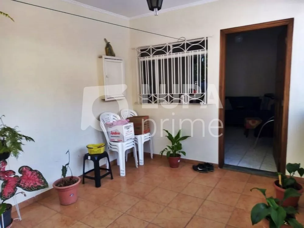 Casa à venda com 3 quartos, 108m² - Foto 1