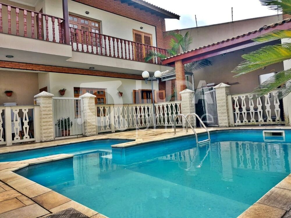 Casa, 4 quartos, 399 m² - Foto 1