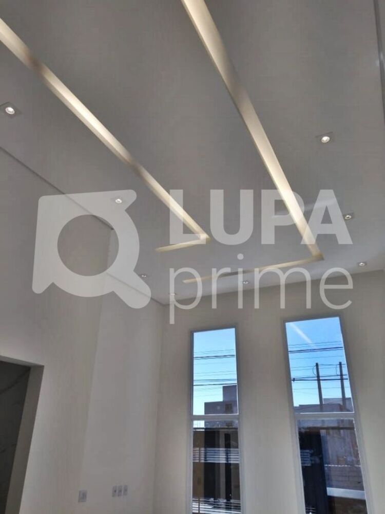 Casa à venda com 3 quartos, 100m² - Foto 1
