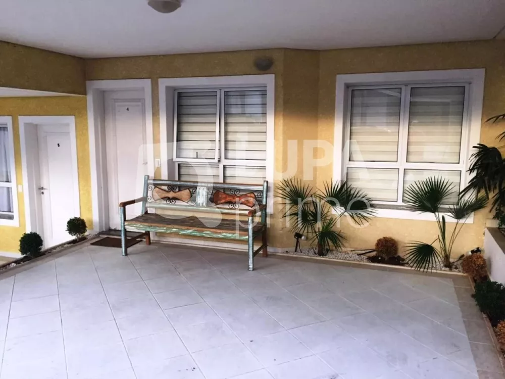 Casa à venda com 3 quartos, 240m² - Foto 2