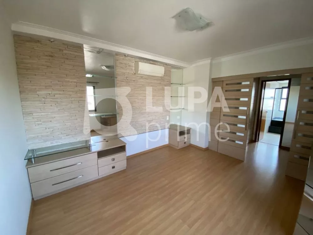 Apartamento à venda com 3 quartos, 245m² - Foto 1