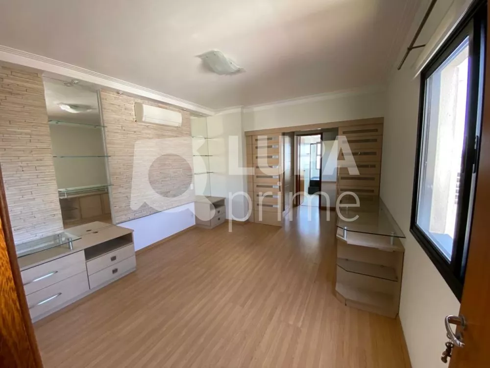 Apartamento à venda com 3 quartos, 245m² - Foto 4