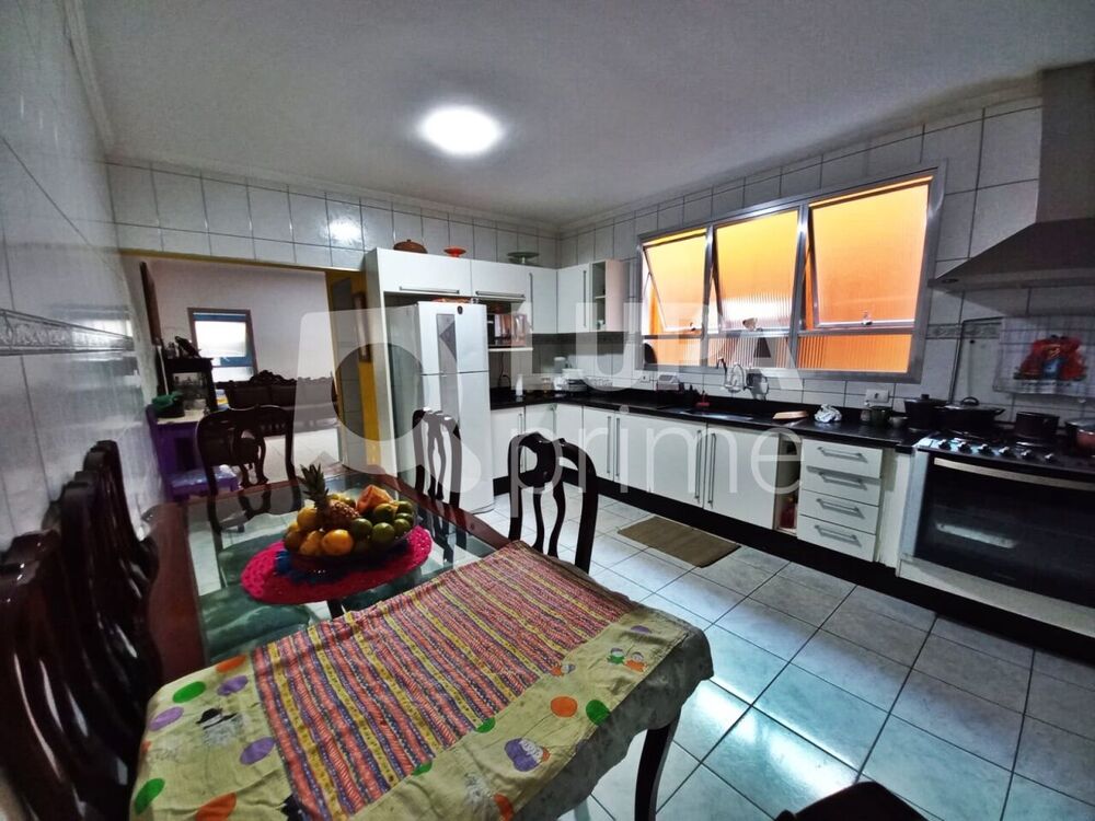 Casa à venda com 10 quartos, 187m² - Foto 2