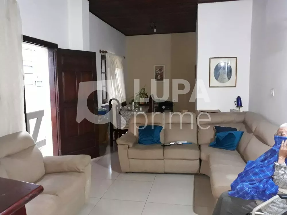 Casa à venda com 5 quartos, 200m² - Foto 2