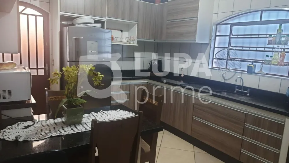 Casa, 3 quartos, 180 m² - Foto 1