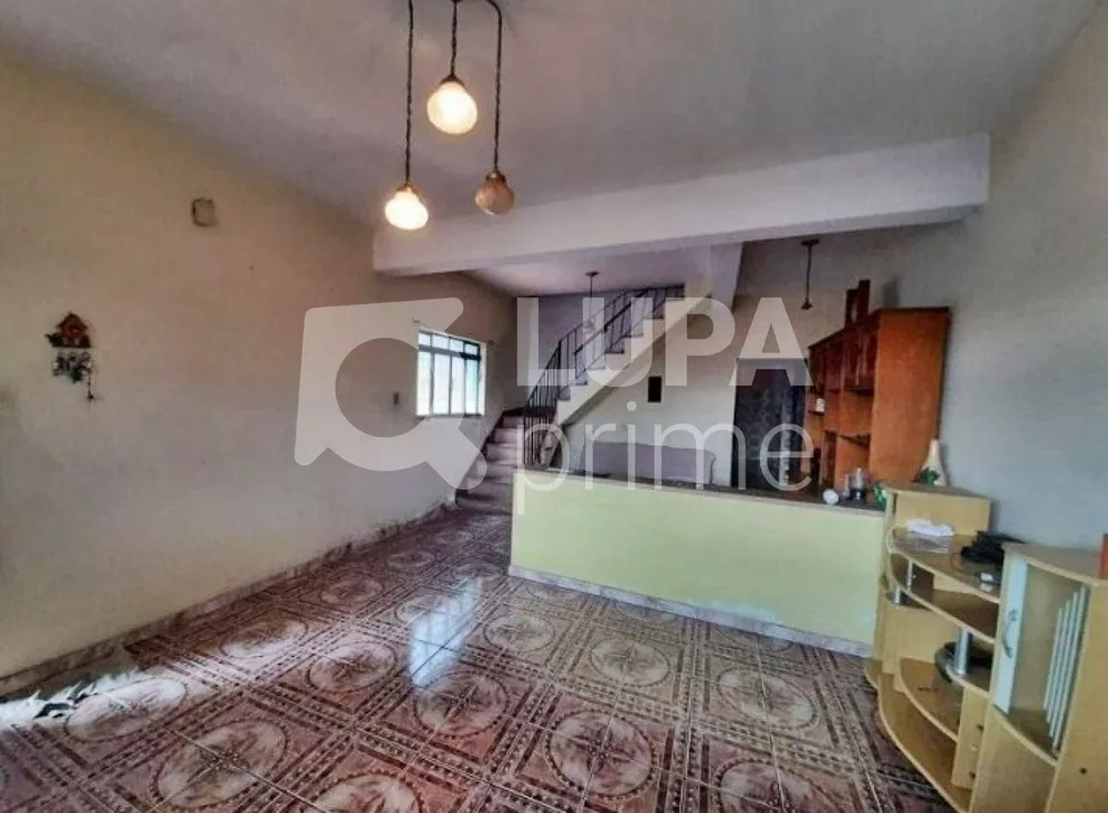 Casa à venda com 3 quartos, 241m² - Foto 2