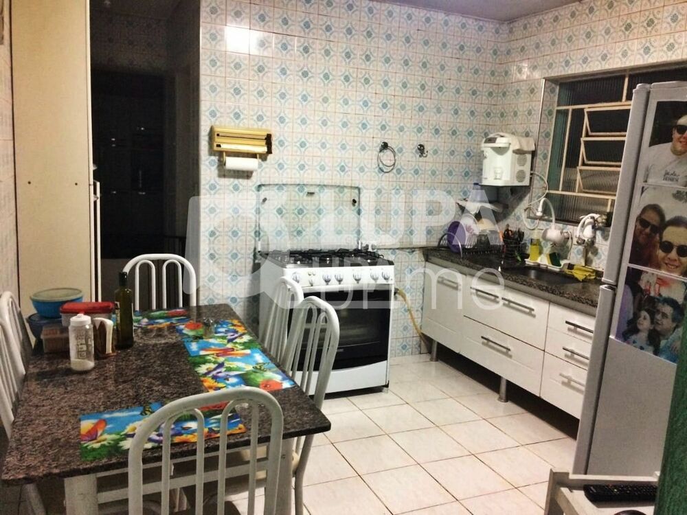 Casa à venda com 4 quartos, 300m² - Foto 4