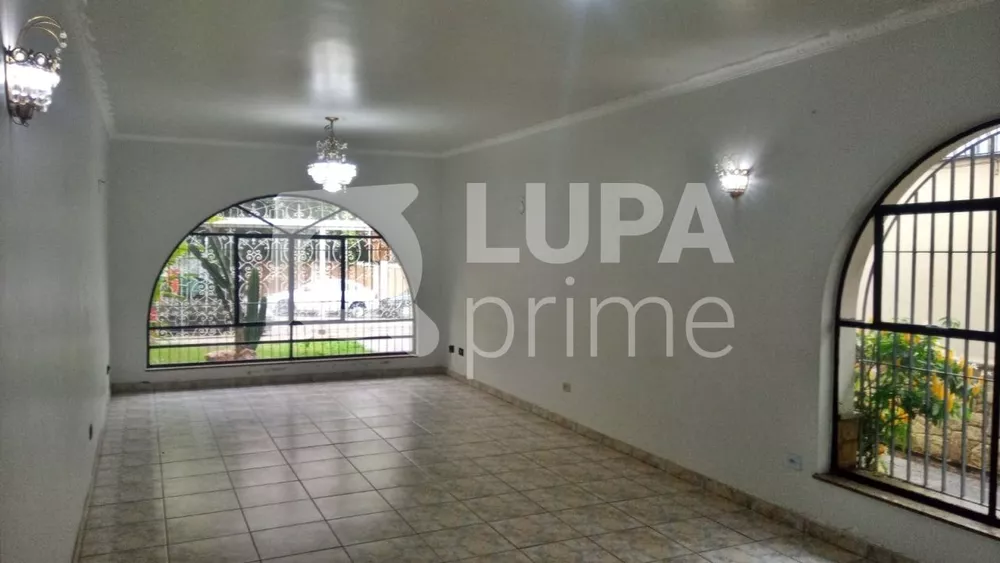 Casa à venda com 4 quartos, 254m² - Foto 1