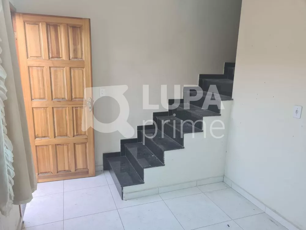 Casa à venda com 2 quartos, 62m² - Foto 1