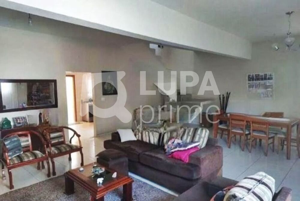 Casa à venda com 3 quartos, 200m² - Foto 1