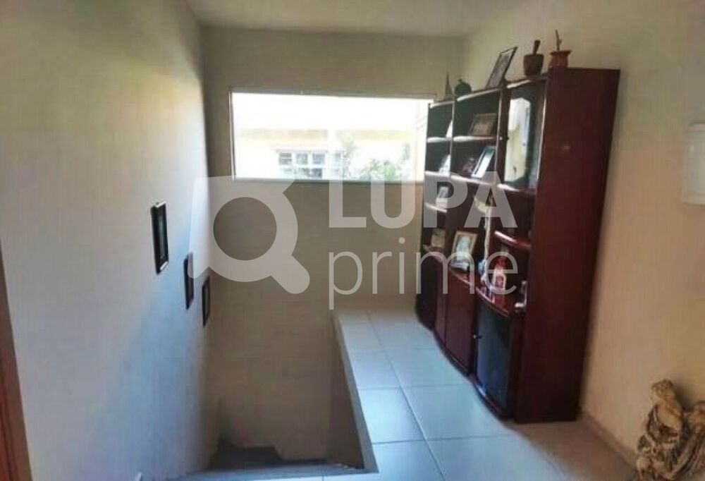 Casa à venda com 3 quartos, 200m² - Foto 4